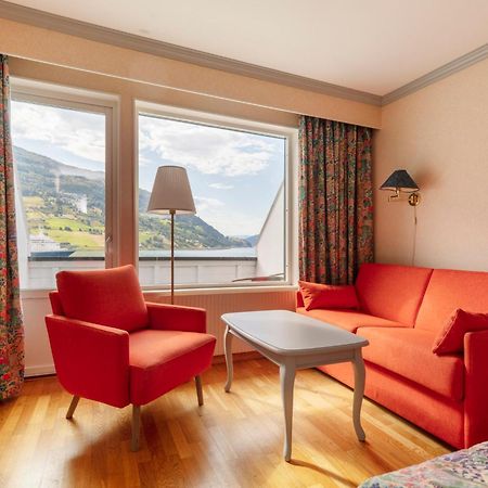 Olden Fjordhotel Ngoại thất bức ảnh