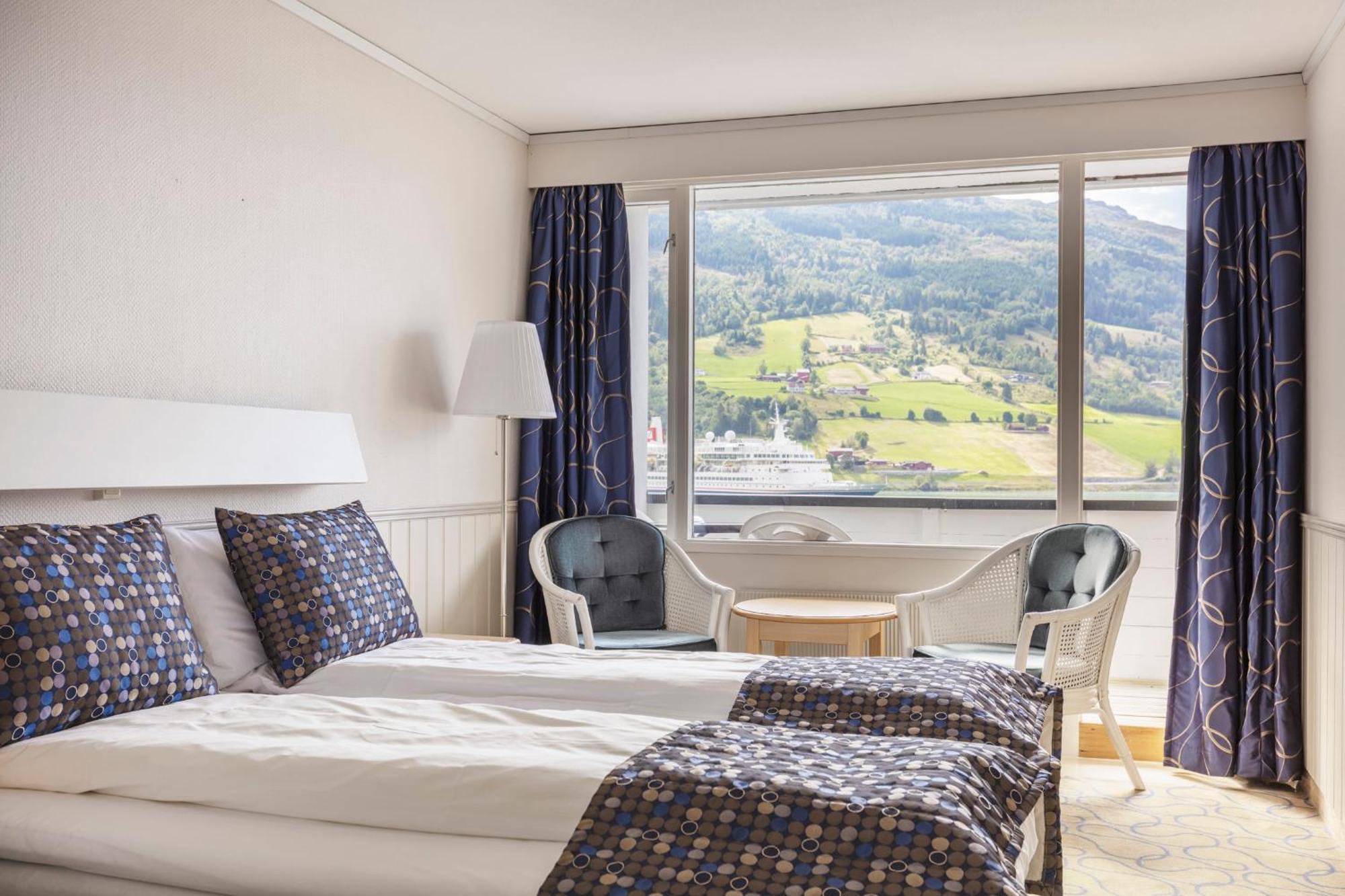 Olden Fjordhotel Ngoại thất bức ảnh