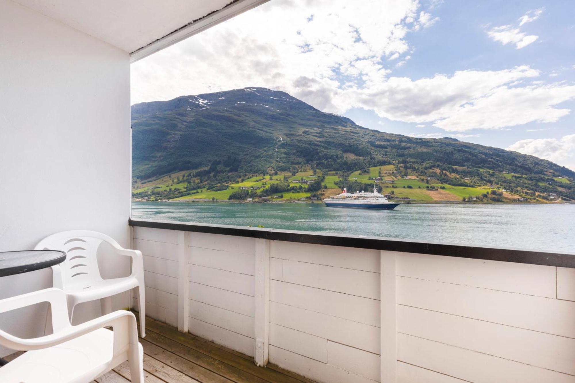 Olden Fjordhotel Ngoại thất bức ảnh