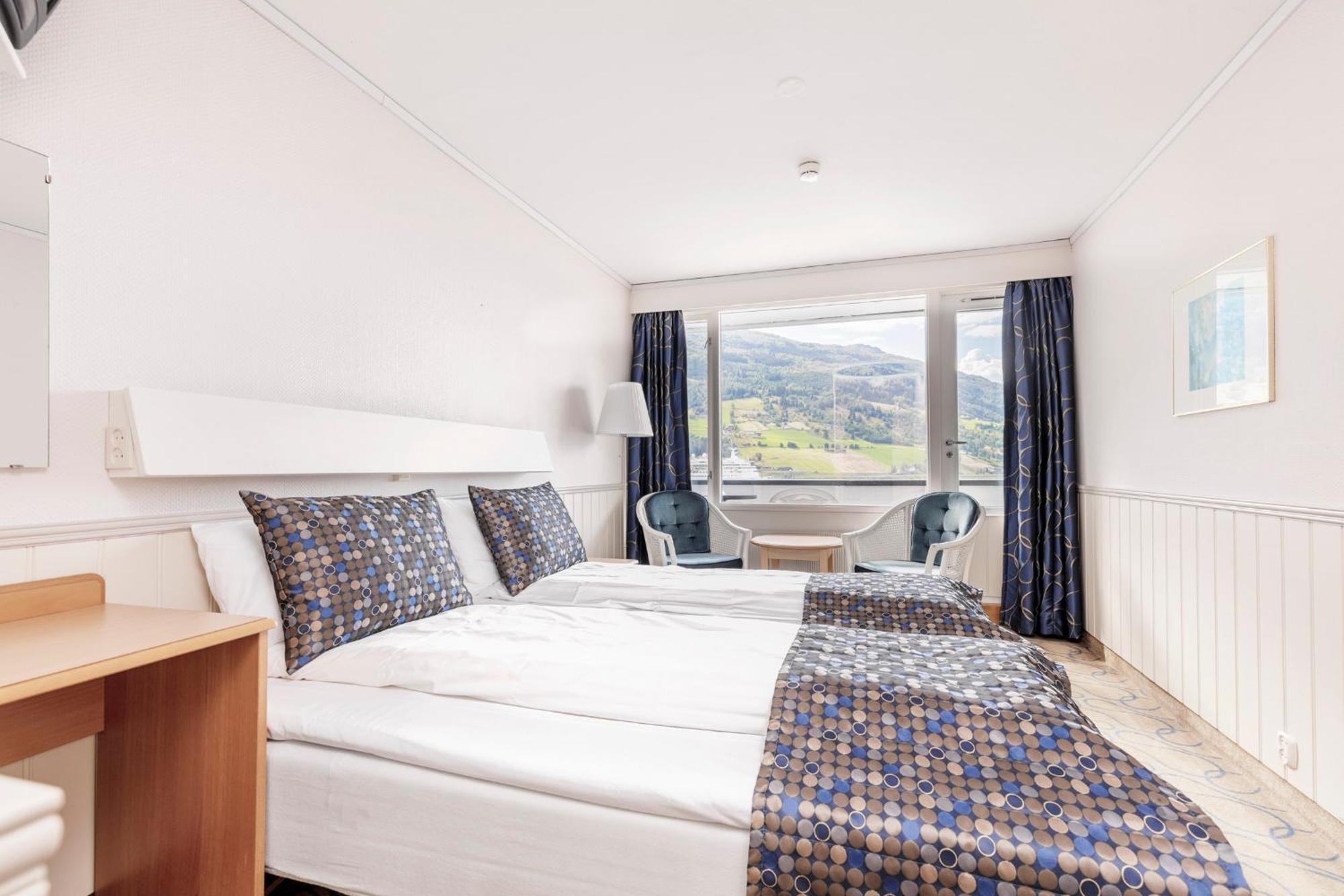 Olden Fjordhotel Ngoại thất bức ảnh