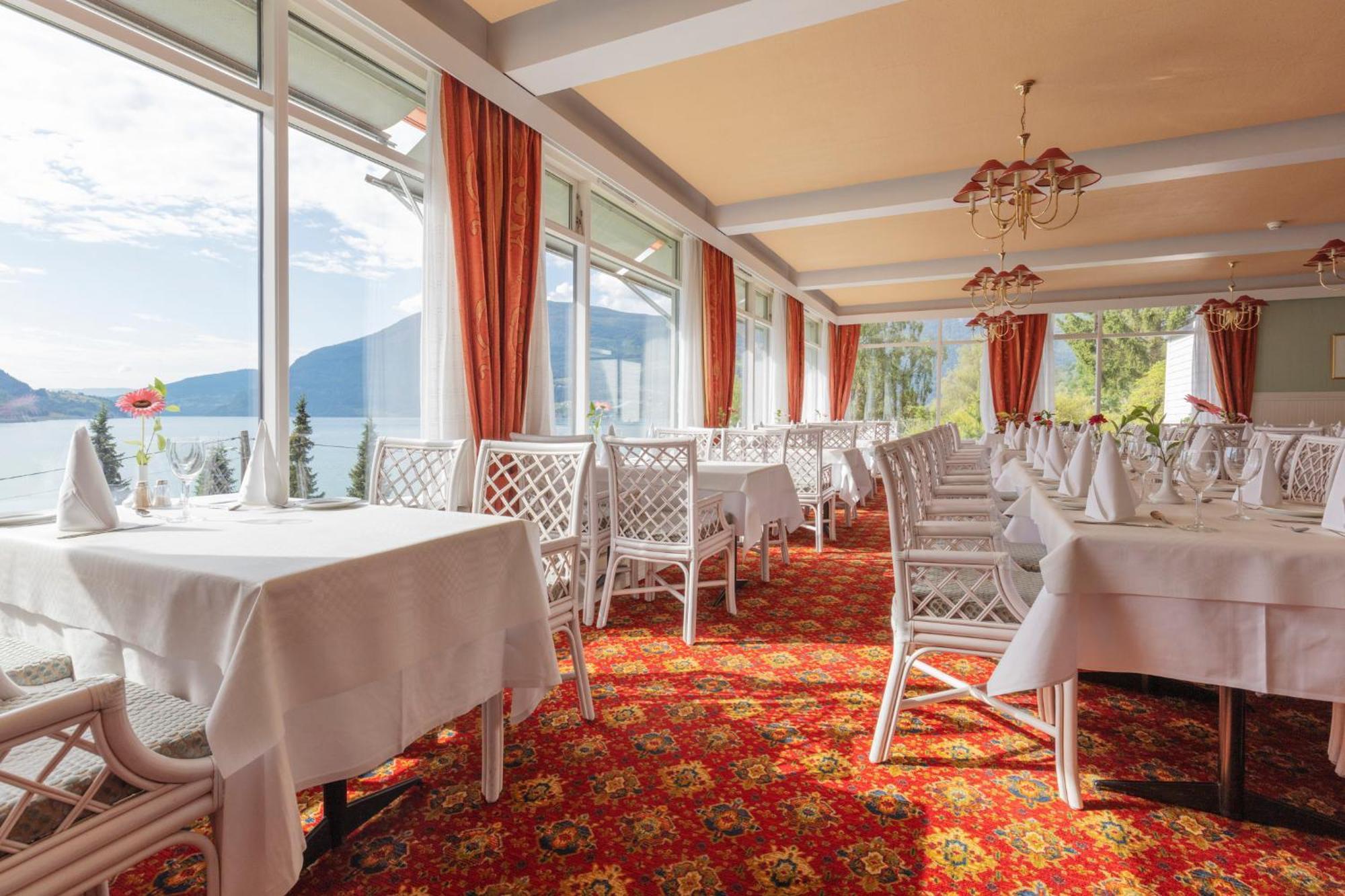 Olden Fjordhotel Ngoại thất bức ảnh