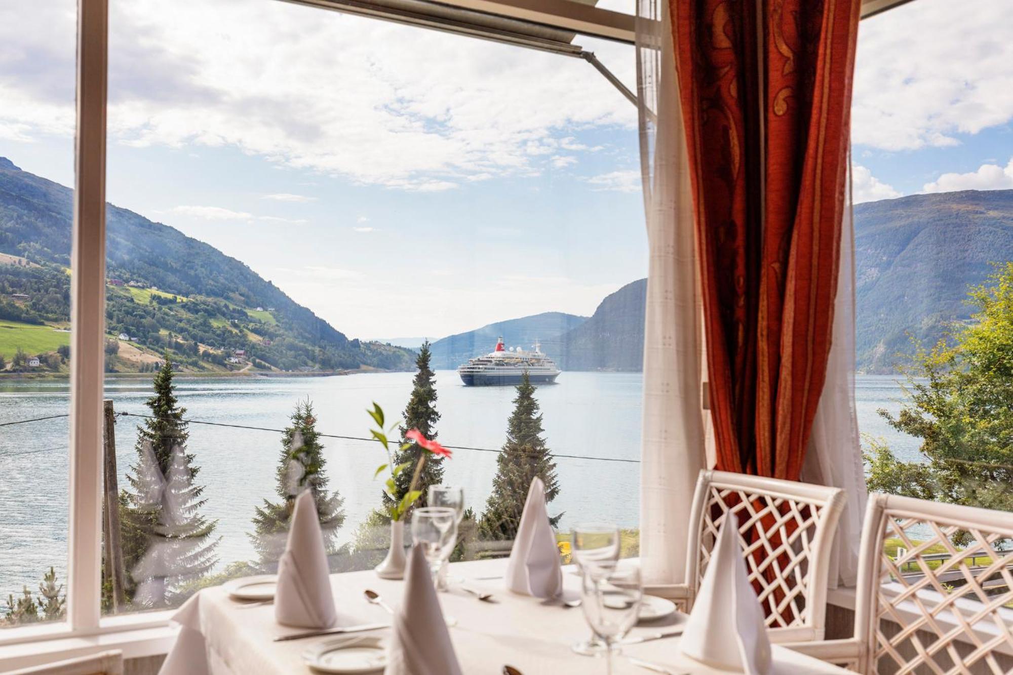 Olden Fjordhotel Ngoại thất bức ảnh